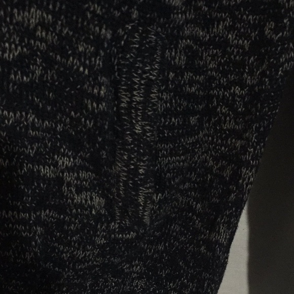 H&M sweater with hoodie size Medium - Picture 5 of 10